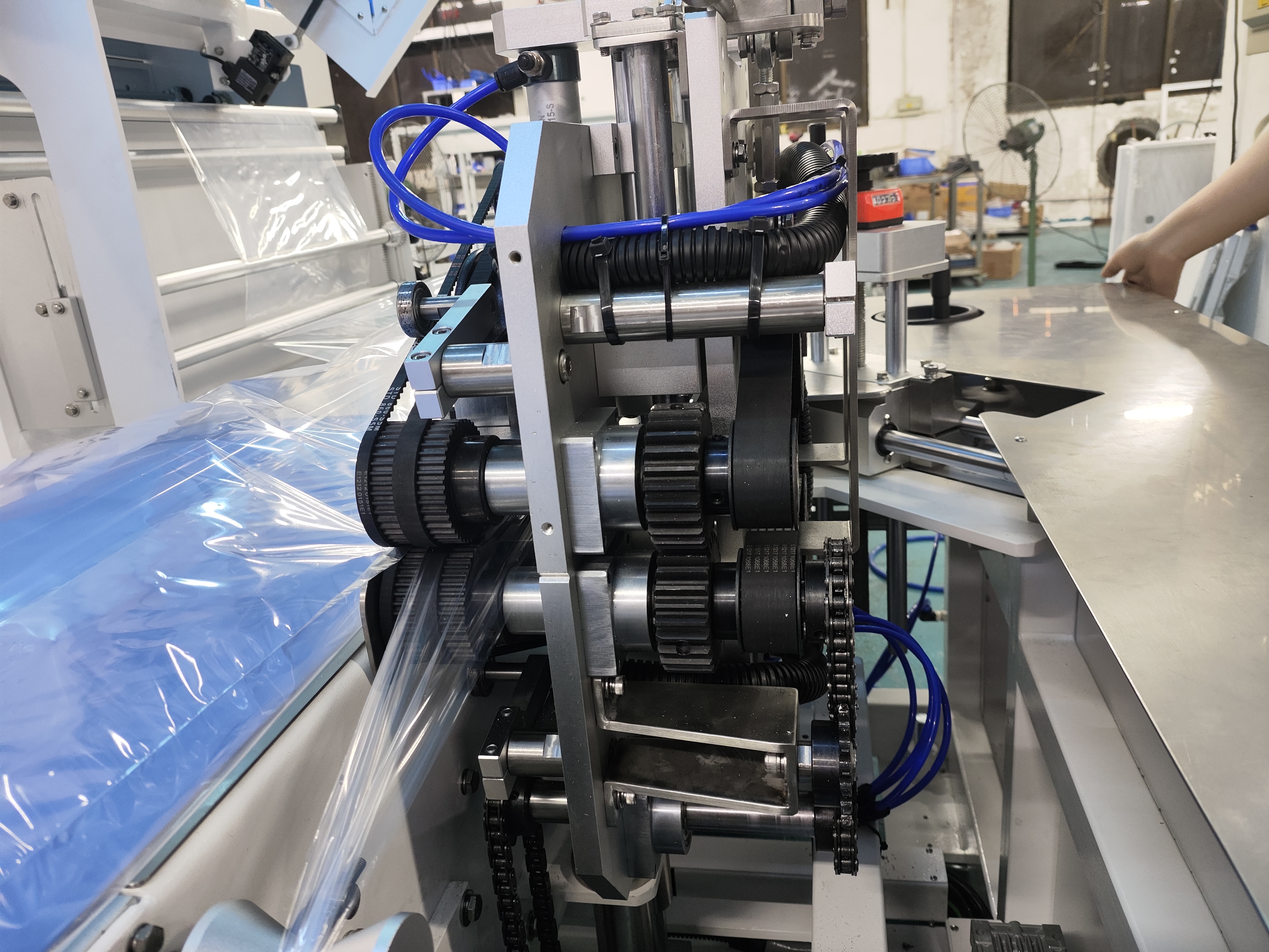 L801 高性能フィルムシュリンク包装機自動高速カップヌードルシールフィルム包装機シュリンクトンネル付き